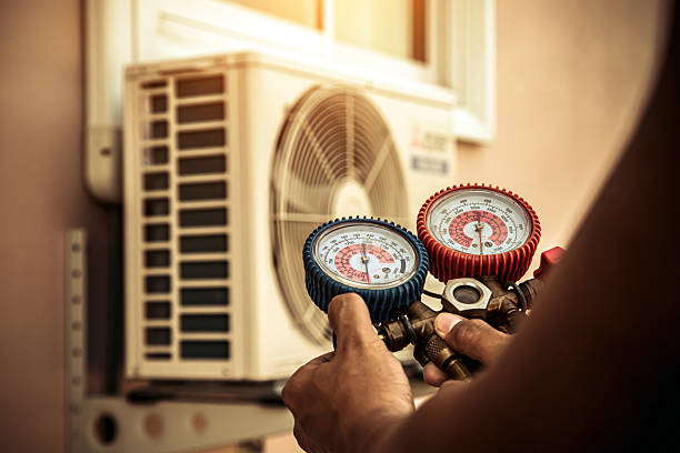 Professional Ac Installation technician working in Oakland, IA